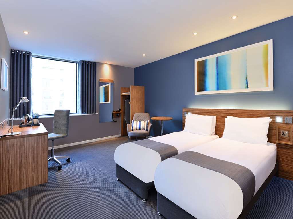 Travelodge London Docklands Номер фото