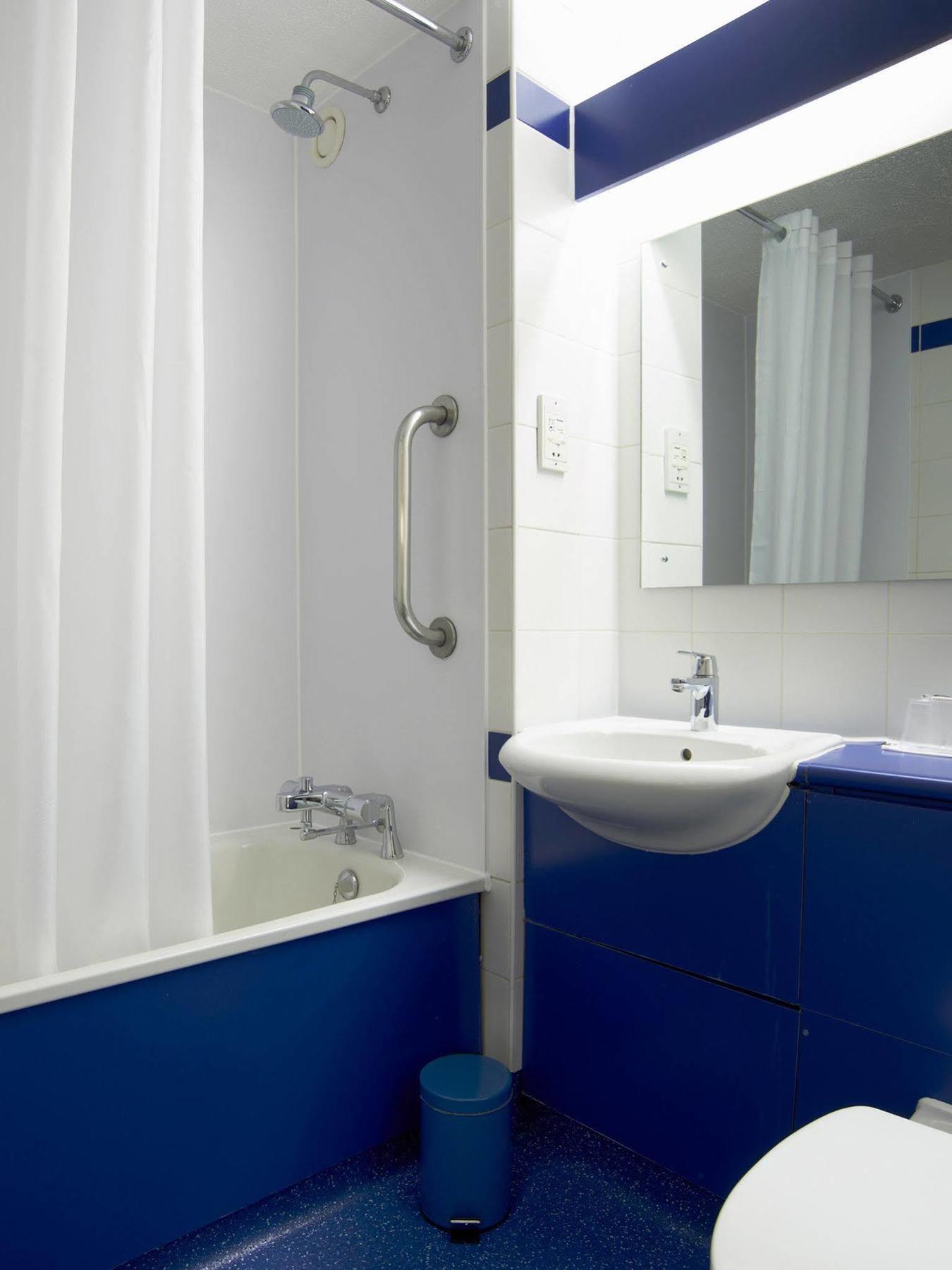 Travelodge London Docklands Екстер'єр фото