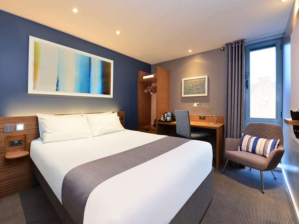 Travelodge London Docklands Номер фото