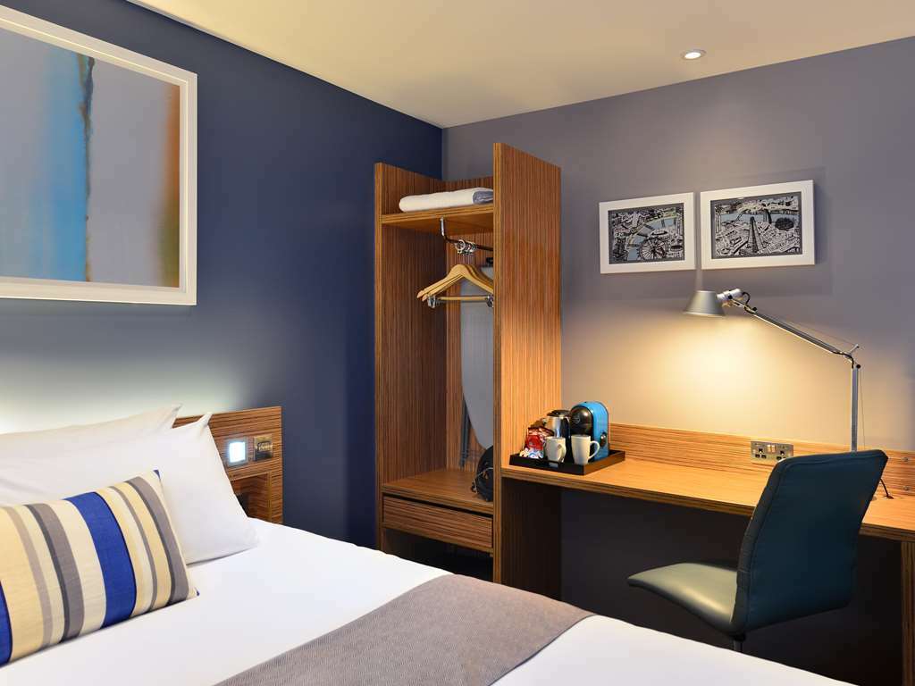 Travelodge London Docklands Номер фото