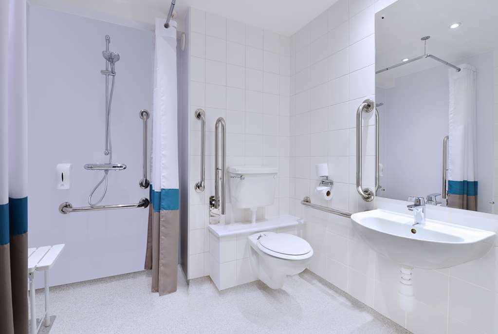 Travelodge London Docklands Номер фото