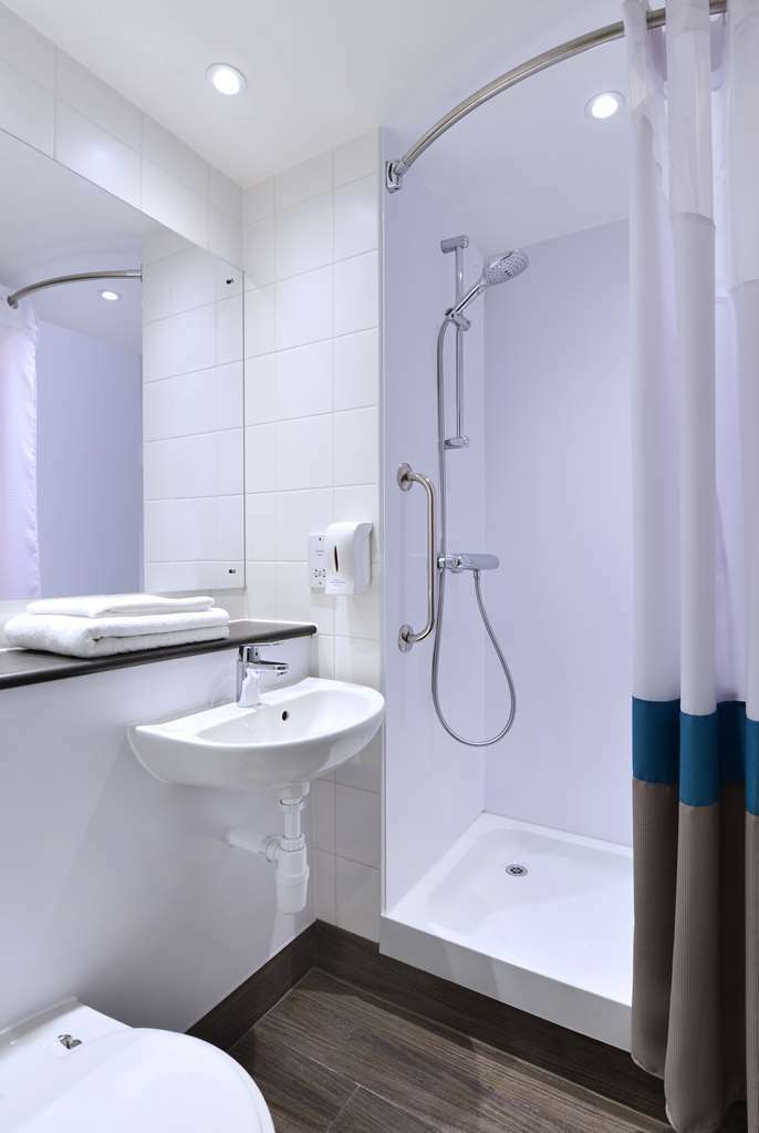 Travelodge London Docklands Номер фото