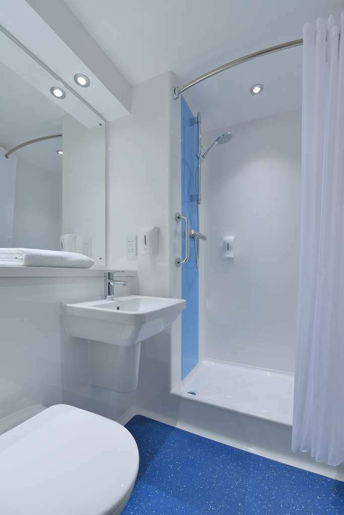 Travelodge London Docklands Номер фото