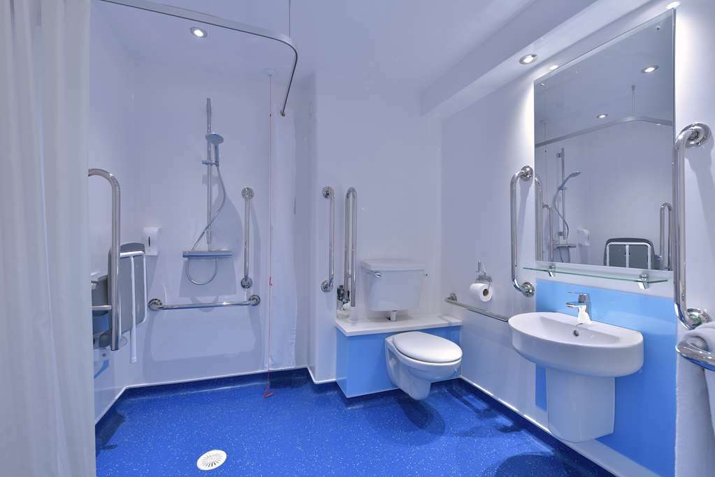 Travelodge London Docklands Номер фото