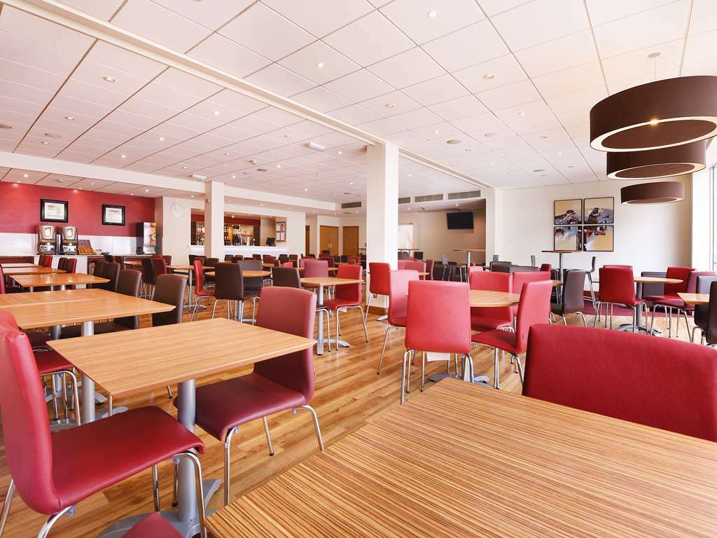 Travelodge London Docklands Ресторан фото